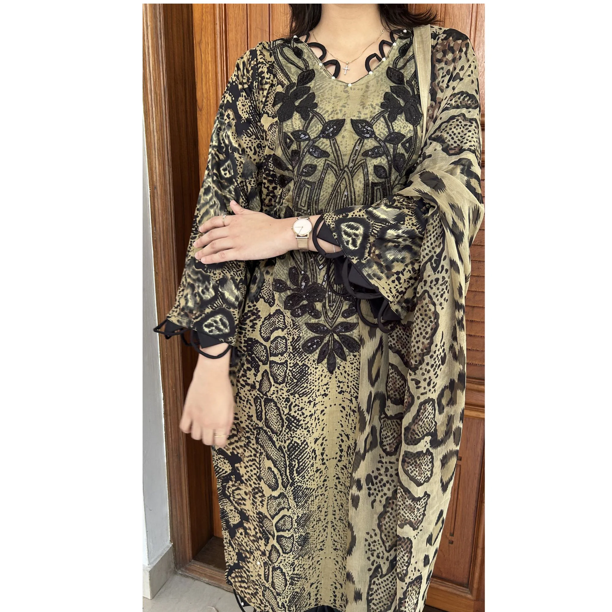 Pakistani lawn suit 2