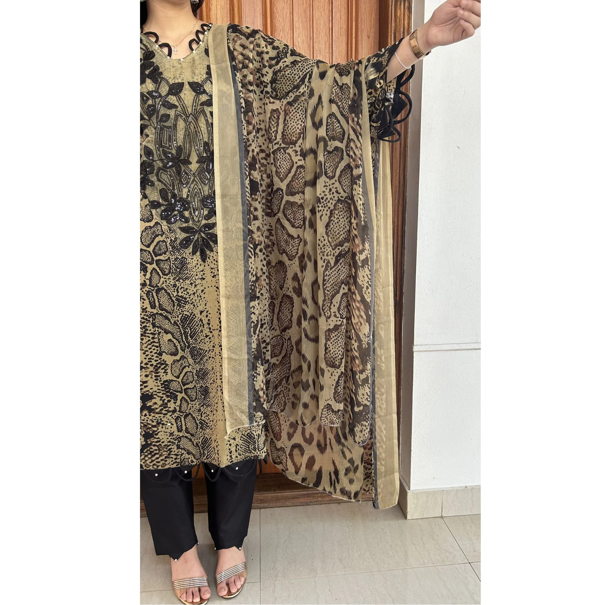 Pakistani lawn suit 3